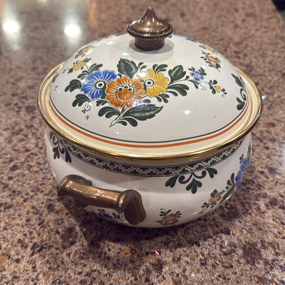 Vintage Asta Germany Enamel Cookware 2 Pot 8.5” and 7” Diameter Floral Pattern - Picture 3 of 9